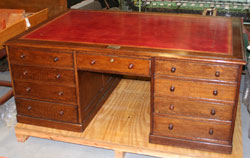 Image of desk used by Rowland Hill